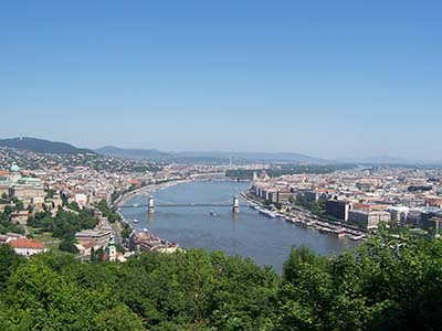 Budapest Sightseeing - 4 - 6 hours long Budapest Scenic Tour with English speaking private driver - one of the most popular day-long trip among the foreign tourists. For offers and detailed prices please contact us in e-mail or phone.